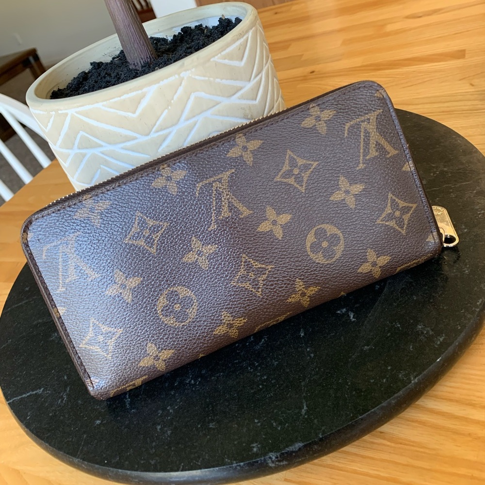 ❌SOLD❌ Louis Vuitton Zipper Wallet
